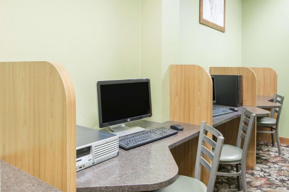 Ramada Tropics Resort & Conf Center by Wyndham Des Moines Image 10