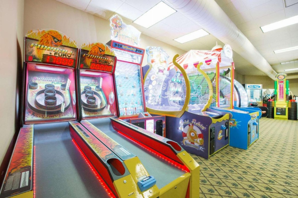 Ramada Tropics Resort & Conf Center by Wyndham Des Moines Image 11