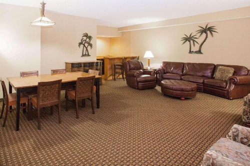 Ramada Tropics Resort & Conf Center by Wyndham Des Moines image 21