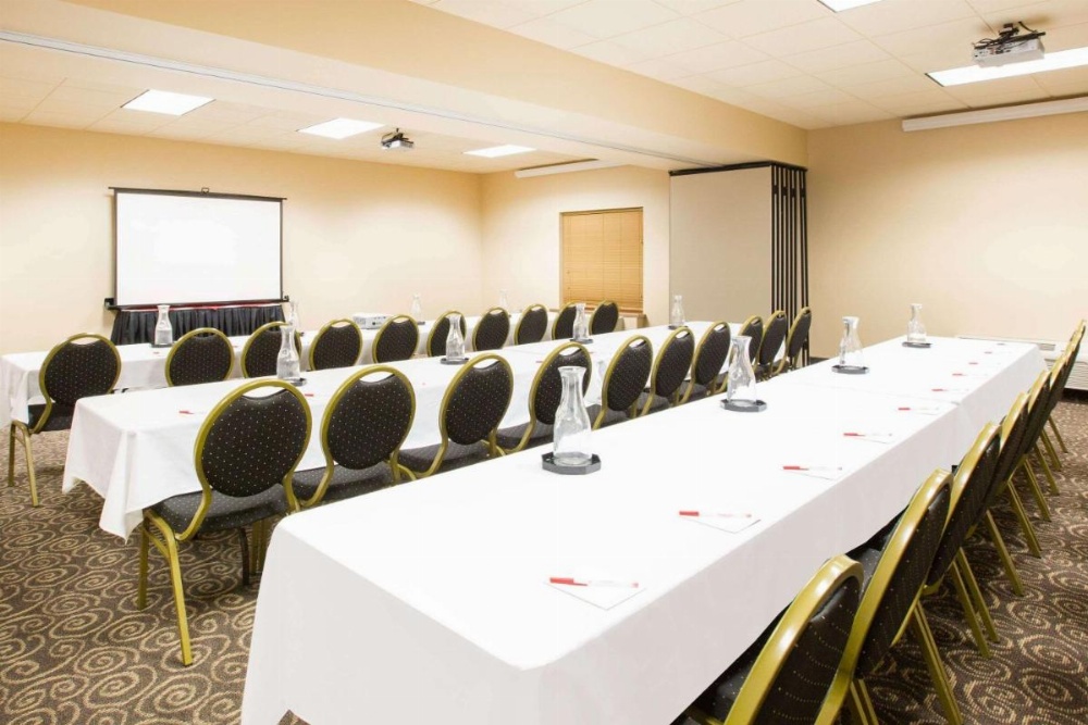 Ramada Tropics Resort & Conf Center by Wyndham Des Moines Image 23