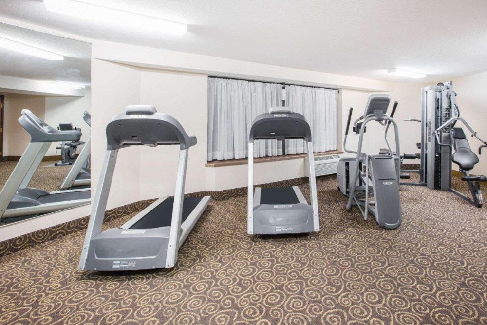 Ramada Tropics Resort & Conf Center by Wyndham Des Moines Image 24