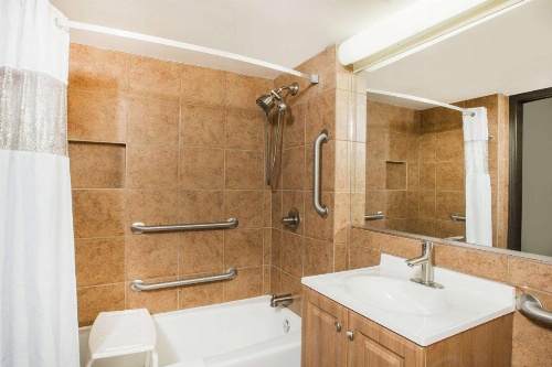 Ramada Tropics Resort & Conf Center by Wyndham Des Moines image 26