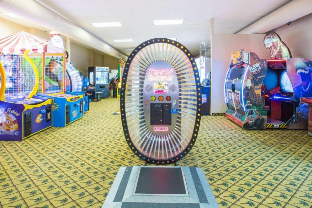 Ramada Tropics Resort & Conf Center by Wyndham Des Moines Image 28
