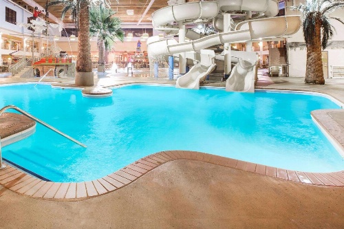 Ramada Tropics Resort & Conf Center by Wyndham Des Moines image 3